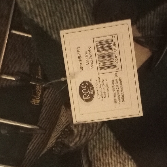 Cypress plaid poncho - Picture 2 of 2